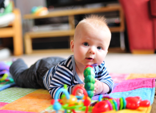 Дитячий садок-ясла: порівняння приватних ясел і звичайного садка для дітей 6–12 місяців